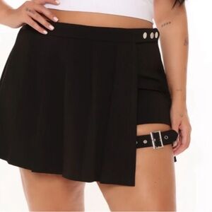 Black grommet skort